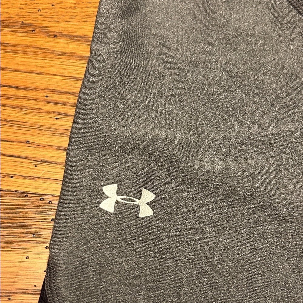 Under Armour Charcoal and Black Athletic Leggings/8 - Picture 2 of 5